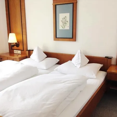 Gruenes Tuerl Szálloda 3*