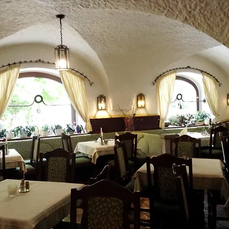 Gruenes Tuerl Hotel Bad Schallerbach